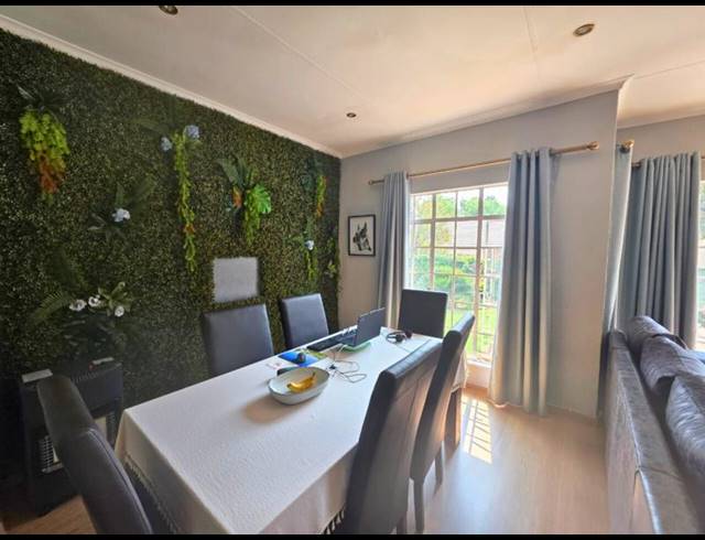 2 BEDROOM TOWNHOUSE FOR SALE IN GLEN MARAIS